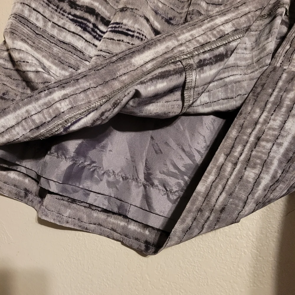 Gap Skirt] Line Design - Picture 4 of 7